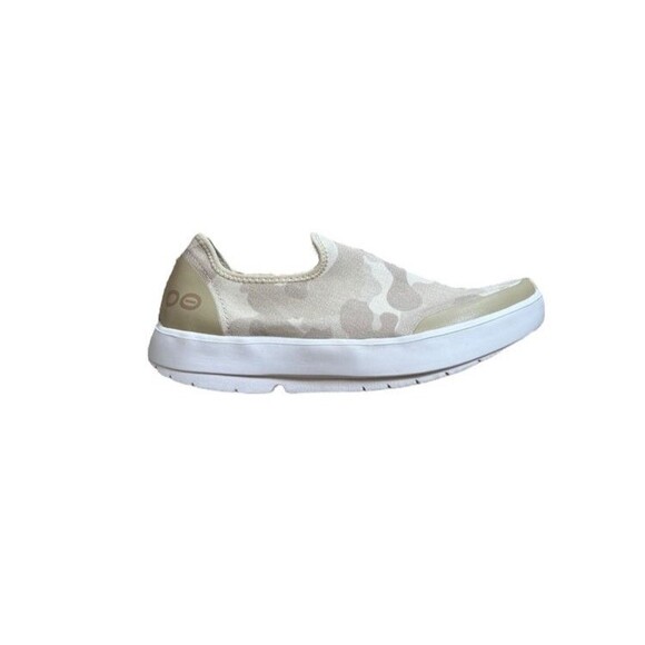 OOFOS Womens Size 8 OOmg eeZee Low Shoe Limited Tan Camo White Sand Desert - Picture 1 of 8
